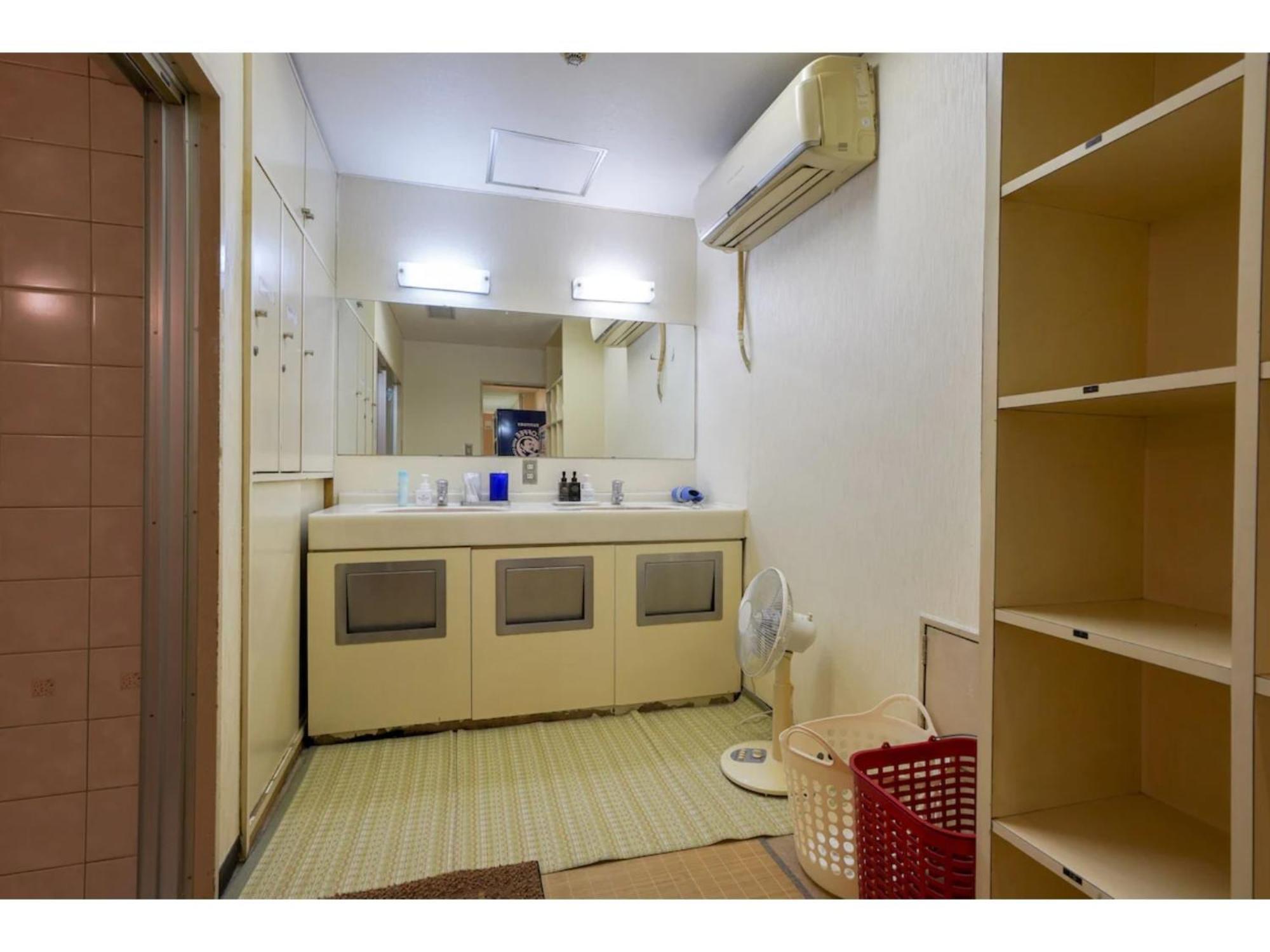 Male Only Capsule Inn Hamamatsucho - Vacation Stay 68799V Tōkyō Extérieur photo